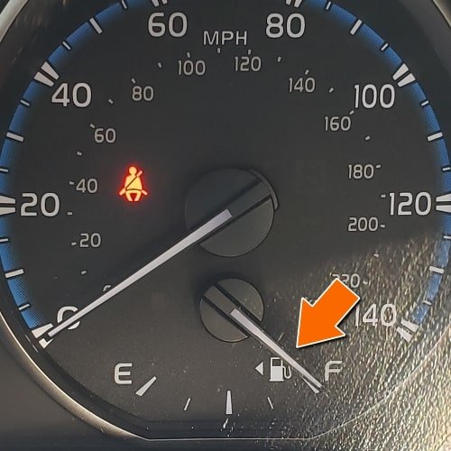 계기판에서 차량 주유기 방향 확인하기