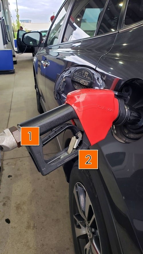 차량에 삽입된 주유 노즐