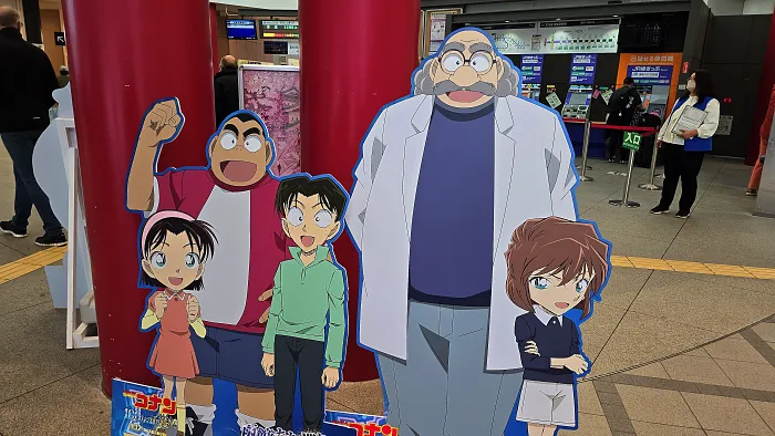 명탐정 코난 캐릭터들이 반기는 하코다테 역