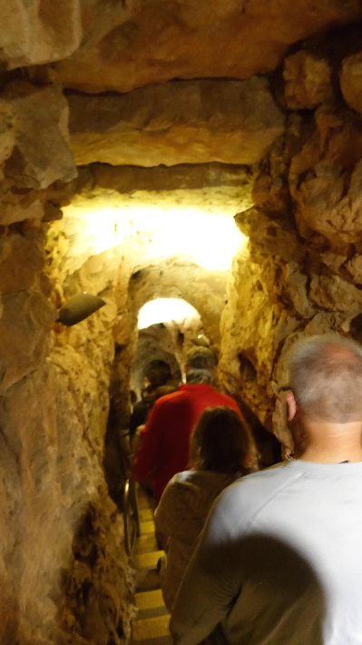 윈드케이브 내부로 들어가는 계단과 특이한 구조들