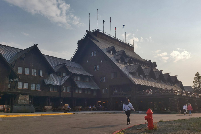 (좌) Old Faithful Inn & (우) East Chinaman Spring